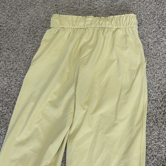 Lululemon Stretch High-Rise Jogger *Full Length
Finch Yellow Women’s Size 4 Run - Picture 6 of 11